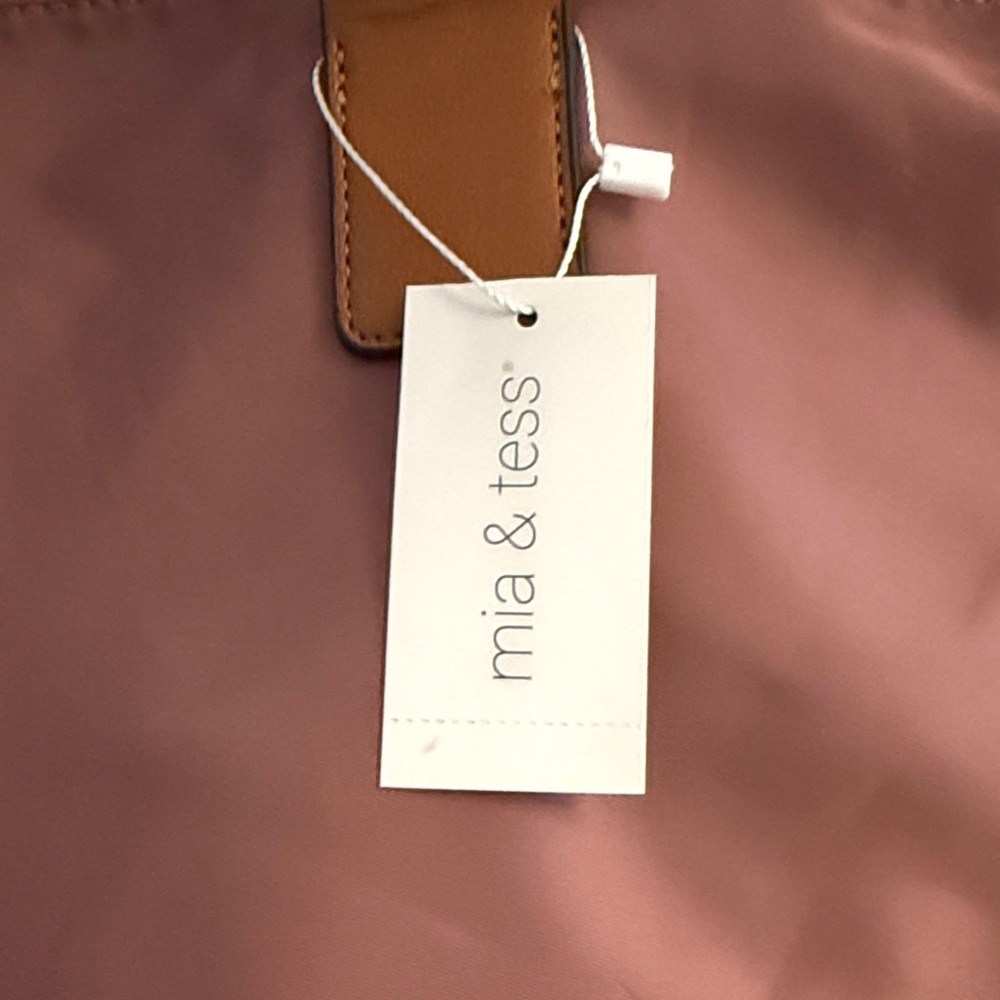 Mia & Tess - Nylon Tote and Cross Body Bag in Dusty Rose - Picture 2 of 12